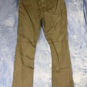 Wrangler cargo pants with adjustable waist and pockets.‎ Size: 38x32